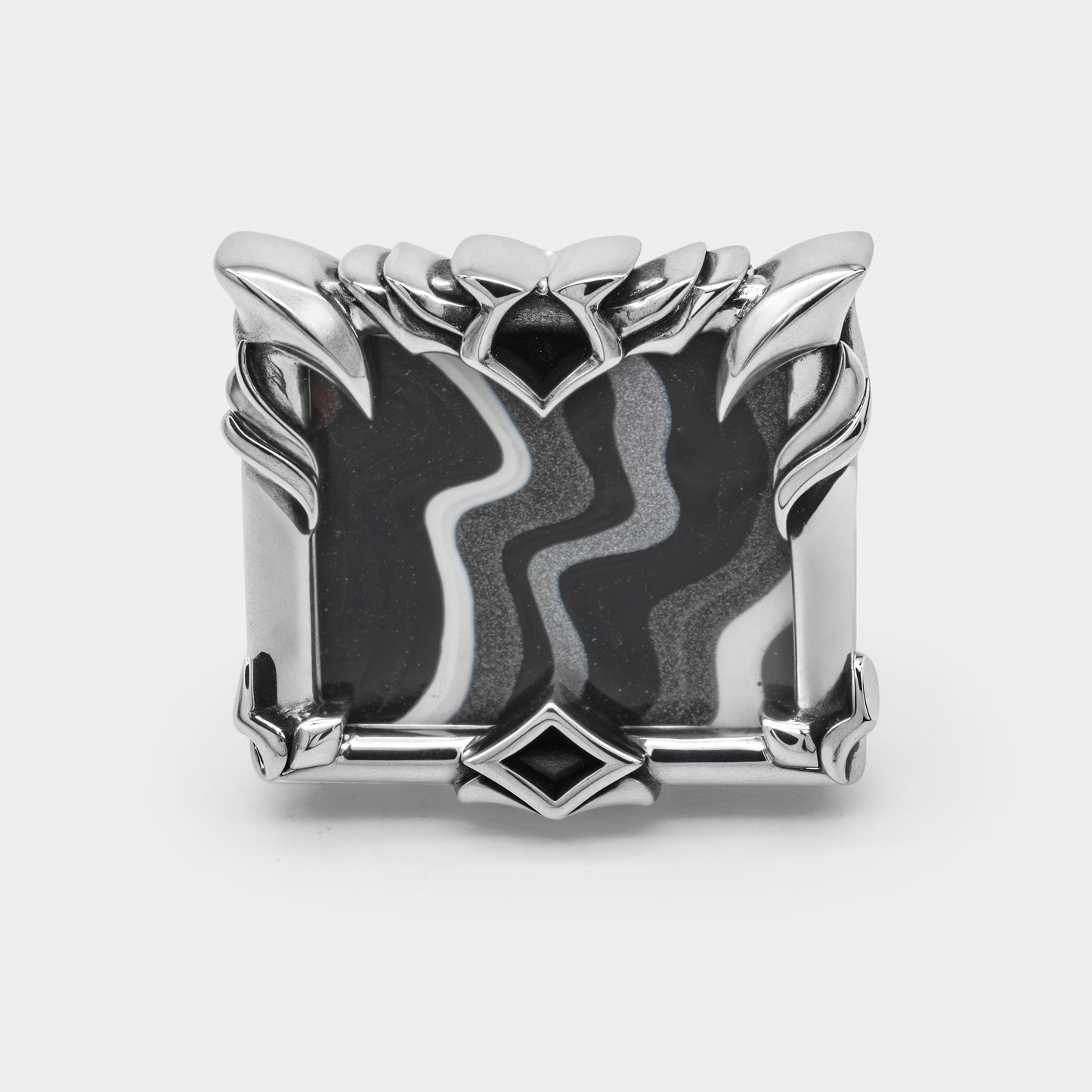 TRN 015 Caravan Monochrome
